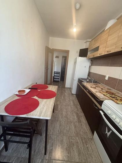 Apartament cu 2 camere decomandat în Roșu