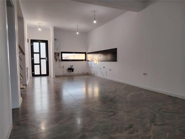 Duplex cu 4 camere cu Canalizare în Moșnița Nouă