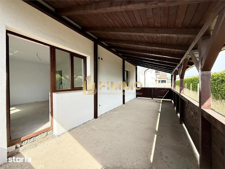 Casă cu 6 camere cu Teren 400 Mp în Ipotești