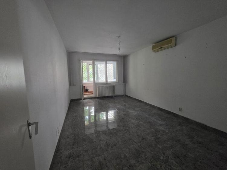 Apartament cu 3 camere decomandat în Dristor
