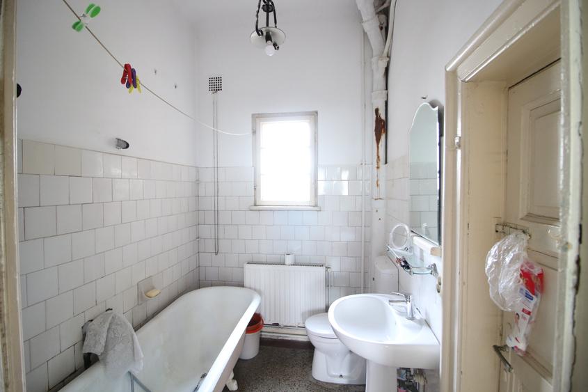 Casă individuală cu 4 camere cu Canalizare în Central