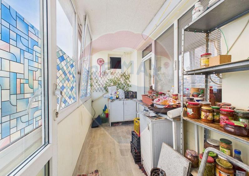 Apartament cu 3 camere semidecomandat în Basarabia