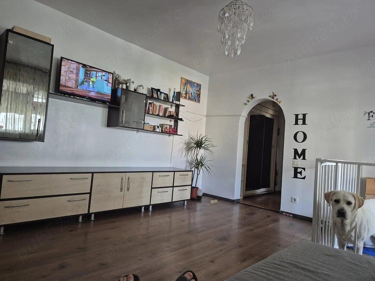 Apartament cu 3 camere semidecomandat în Colentina