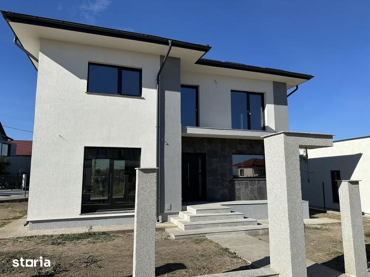 Casă cu 4 camere cu Teren 500 Mp în Podu Roș