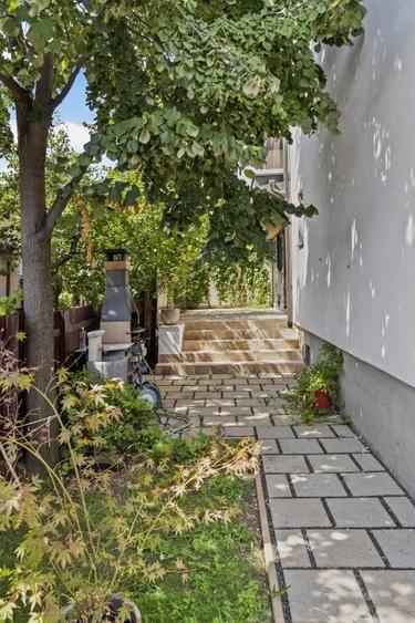 Casă individuală cu 15 camere cu Canalizare în Dămăroaia
