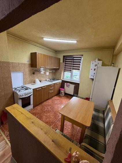 Apartament cu 3 camere semidecomandat în Sud