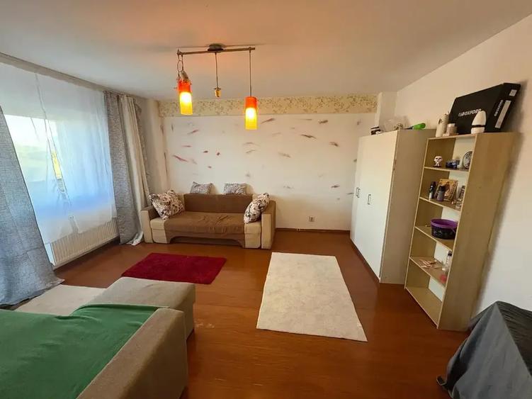 Garsonieră decomandată, mobilată în Vitan-Bârzești