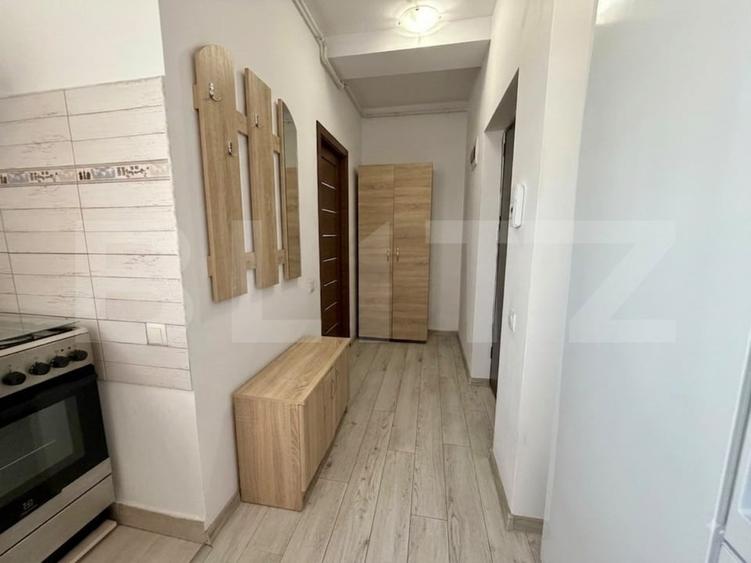 Apartament cu 3 camere semidecomandat, mobilat în Florești