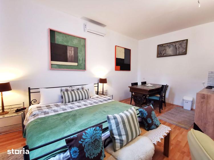 Casă cu 6 camere cu Teren 1200 Mp în Gruia