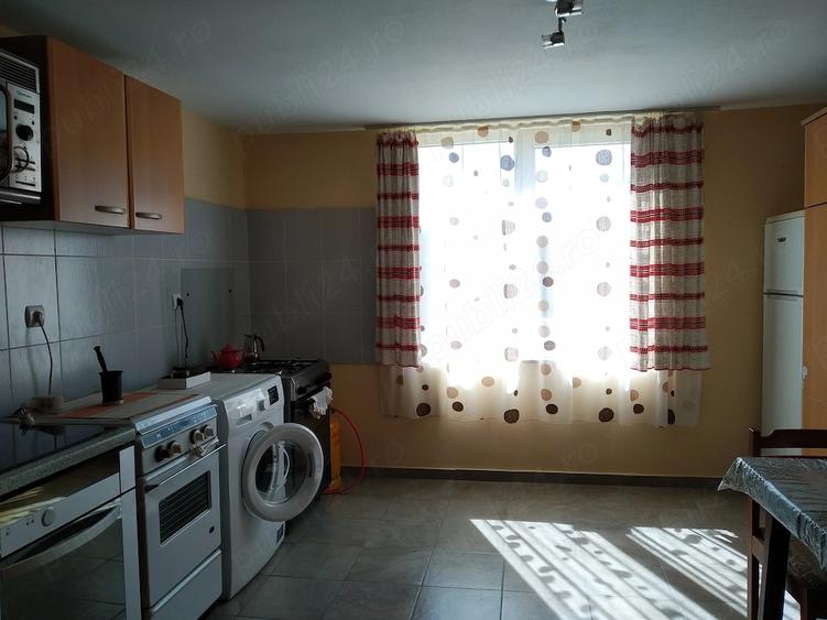 Casă cu 6 camere cu Teren 3000 Mp în Mănăștiur