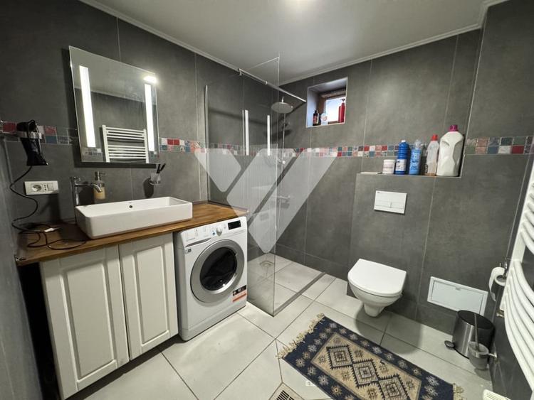 Casă individuală cu 4 camere cu Canalizare în Șura Mare