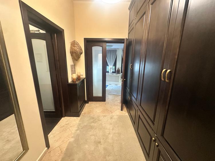 Apartament cu 4 camere semidecomandat în Primăverii