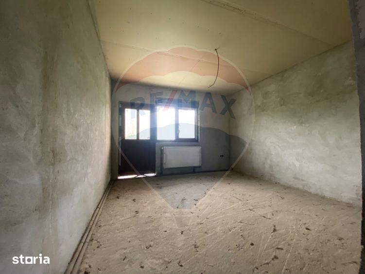 Casă cu 6 camere cu Teren 1400 Mp în Blăjel