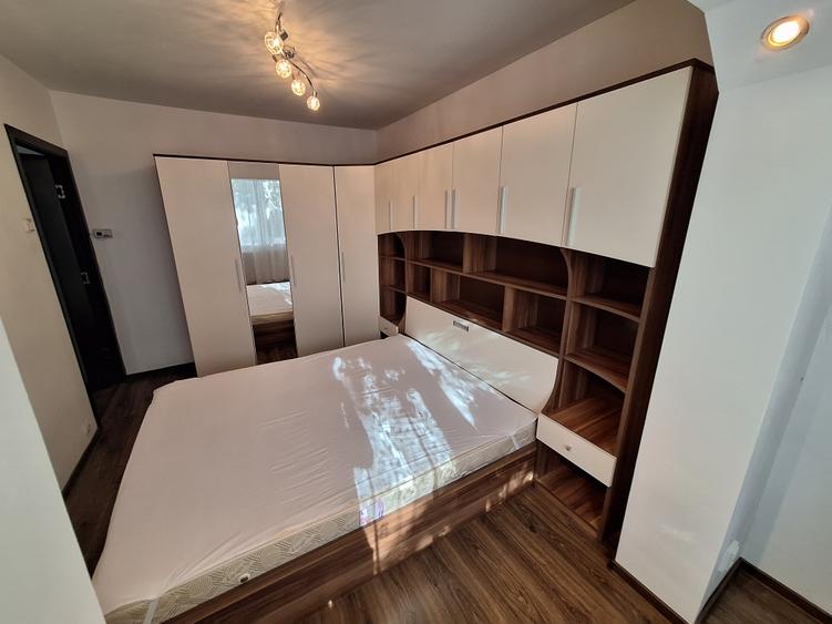 Apartament cu 3 camere semidecomandat în Dacia