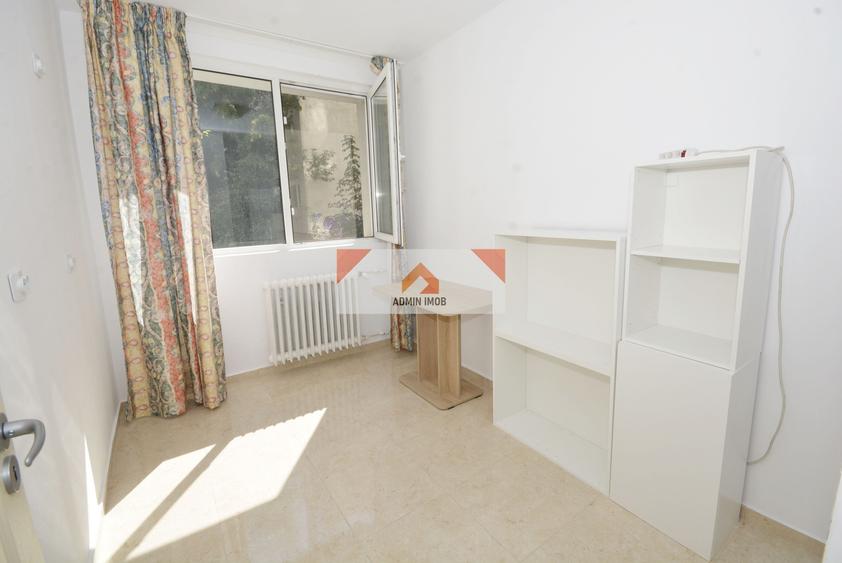 Apartament cu 3 camere semidecomandat în Drumul Taberei