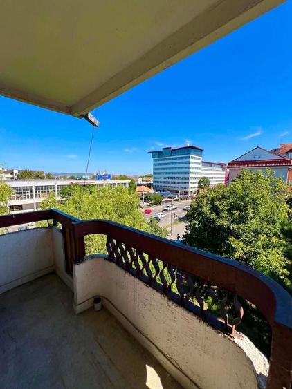 Apartament cu 3 camere decomandat în Zorilor
