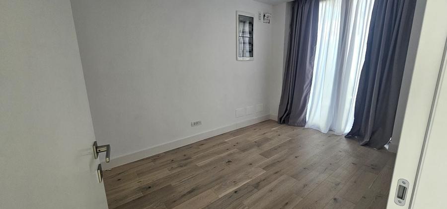 Casă individuală cu 7 camere cu Canalizare în Nord-Vest