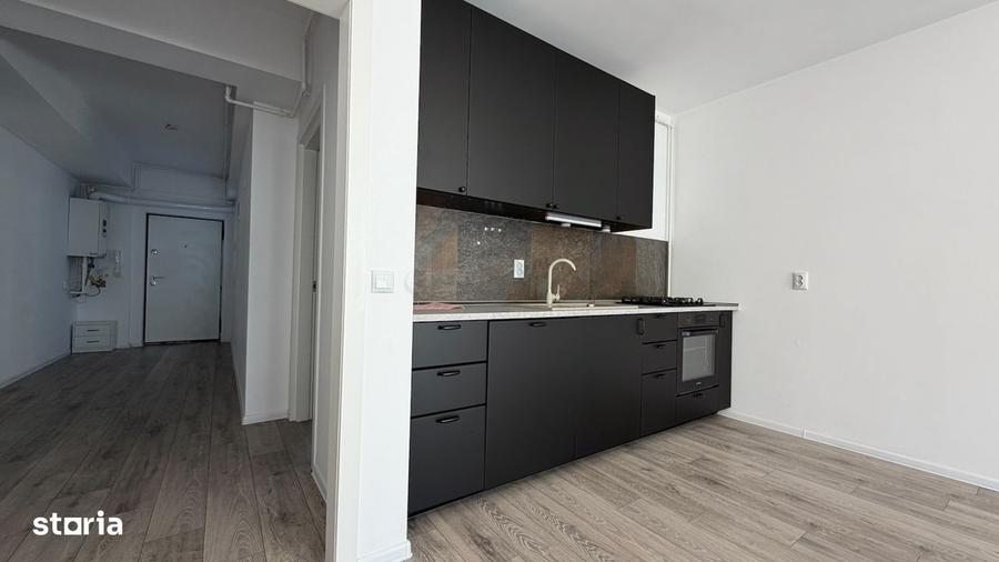 Apartament cu 4 camere semidecomandat în Iancului