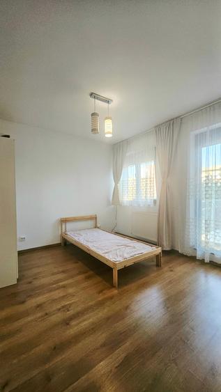 Apartament cu 3 camere semidecomandat în Străulești