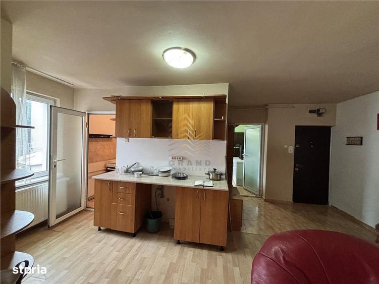 Apartament cu 3 camere decomandat în Ciupercenii Noi