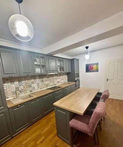Apartament cu 3 camere decomandat, mobilat în Pipera