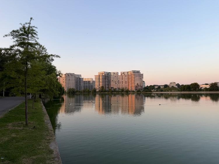 Apartament cu 2 camere semidecomandat în Colentina