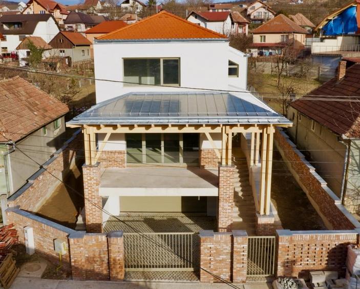 Casă individuală cu 4 camere cu Canalizare în Dâmbul Rotund