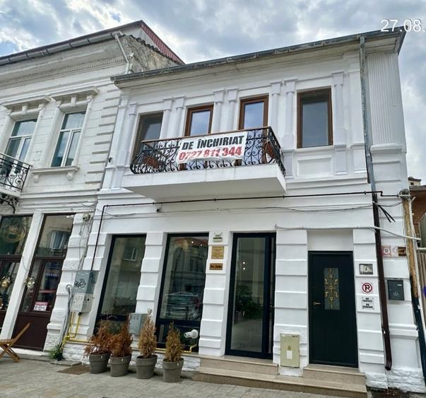 Apartament cu 4 camere decomandat, mobilat în P-ța Ovidiu