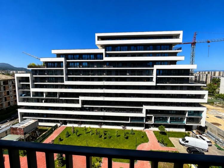 Apartament cu 3 camere decomandat, mobilat în Tractorul