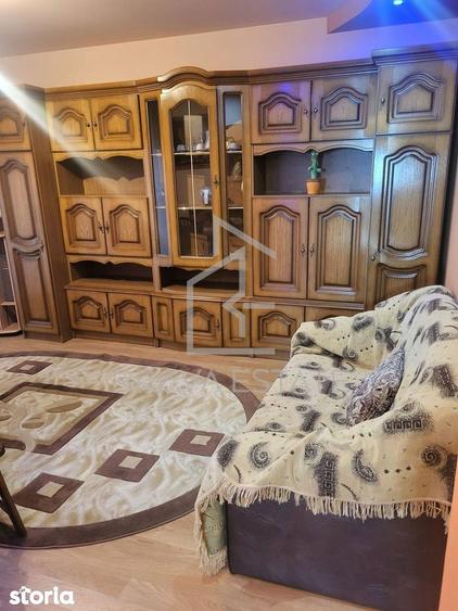 Apartament cu 3 camere decomandat, mobilat în Între Lacuri