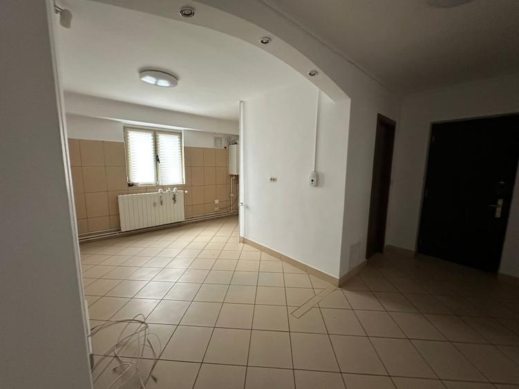 Apartament cu 4 camere decomandat în Vitan Mall