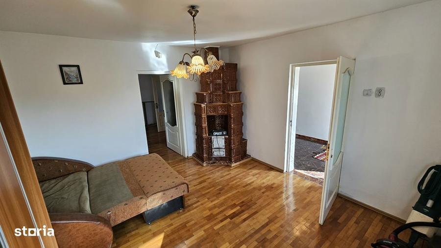 Casă cu 4 camere cu Teren 1200 Mp în Tămășeni