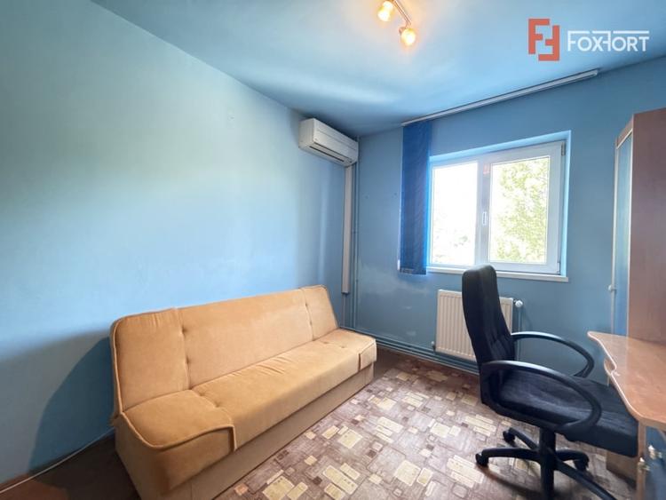 Apartament cu 3 camere semidecomandat, mobilat în Dacia