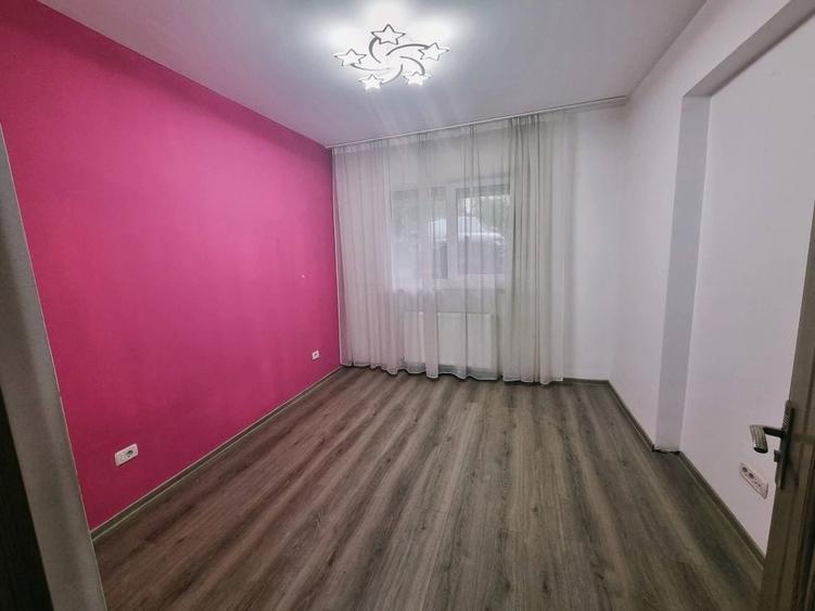 Apartament cu 3 camere decomandat în Roșu