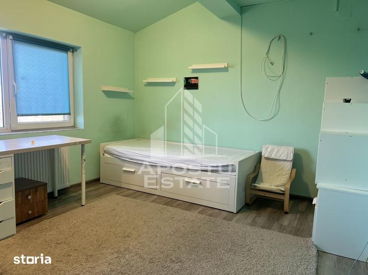 Apartament cu 3 camere decomandat în Ghiroda