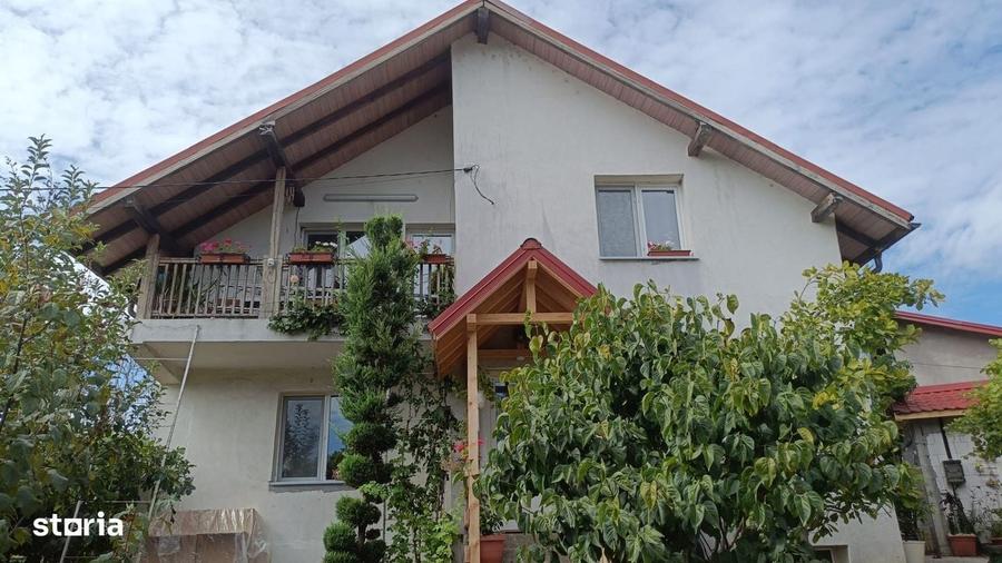 Casă cu 4 camere în Racovița