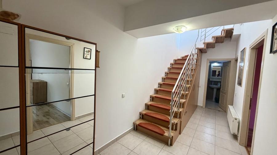 Apartament cu 4 camere decomandat în Voluntari