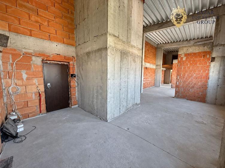 Penthouse cu 4 camere semidecomandat în Banu Mărăcine