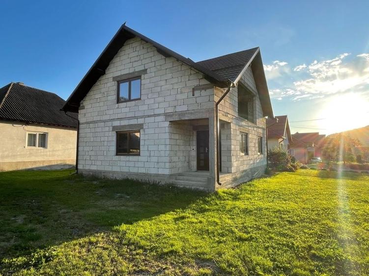 Casă cu 3 camere cu Teren 1000 Mp în Moisei