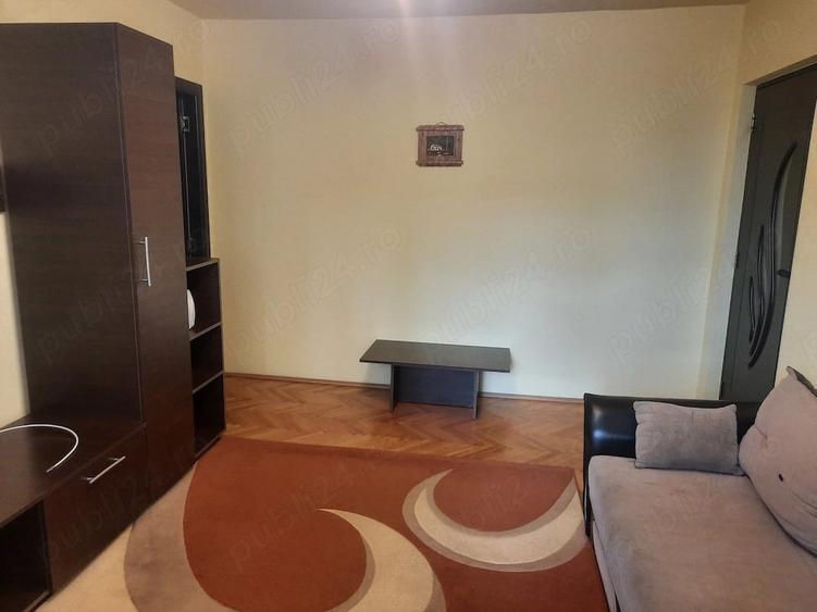 Apartament cu 3 camere semidecomandat în Central