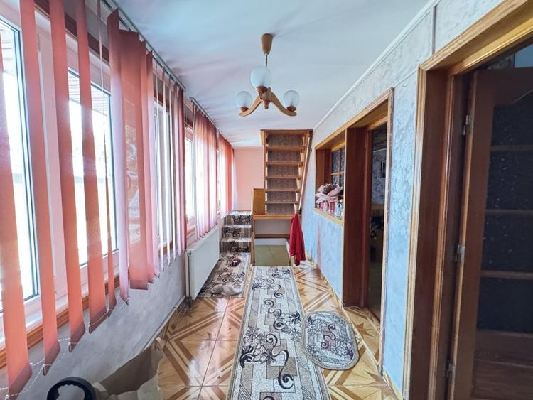 Casă individuală cu 9 camere cu Canalizare în Alecu Russo