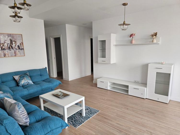 Apartament cu 3 camere semidecomandat în Bucureștii Noi