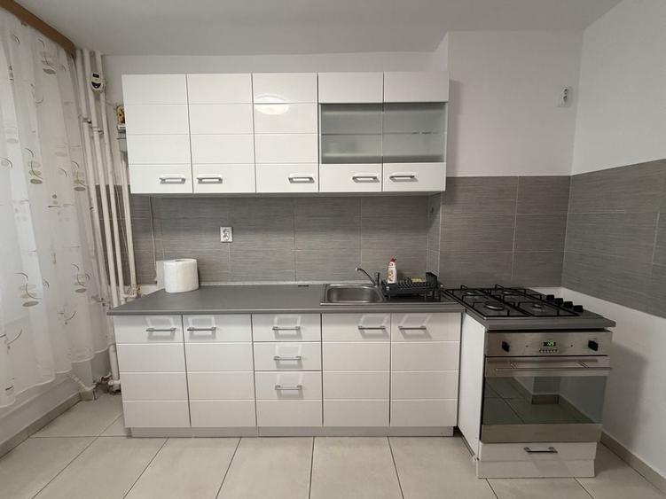 Apartament cu 2 camere semidecomandat în Păcii