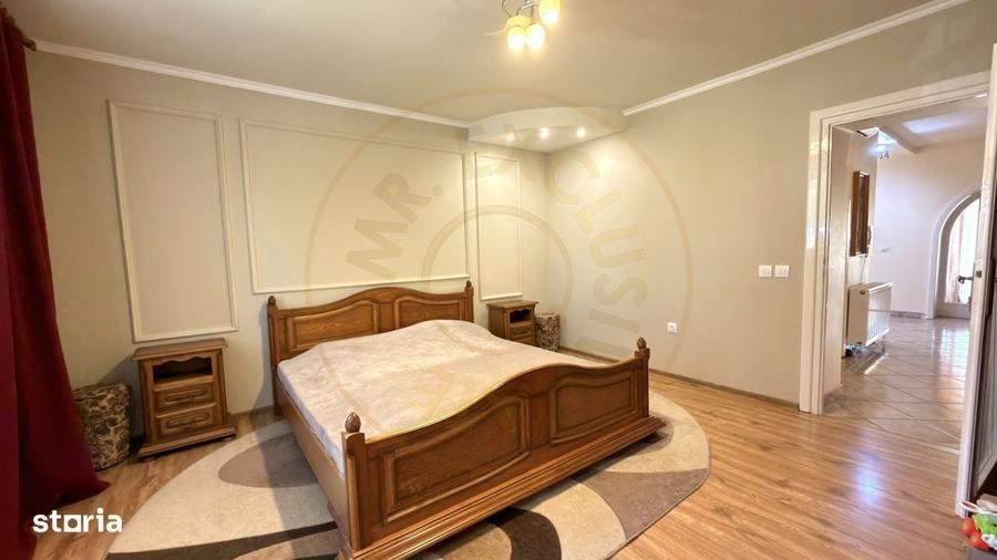 Casă cu 4 camere decomandat în Central