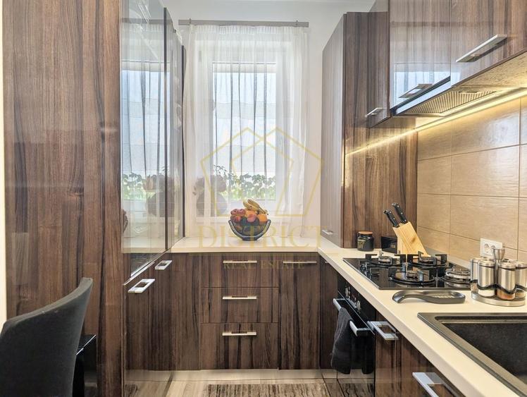 Apartament cu 3 camere semidecomandat, mobilat în Girocului