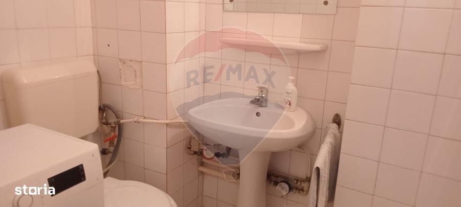 Apartament cu 3 camere decomandat în P-ța Spitalului