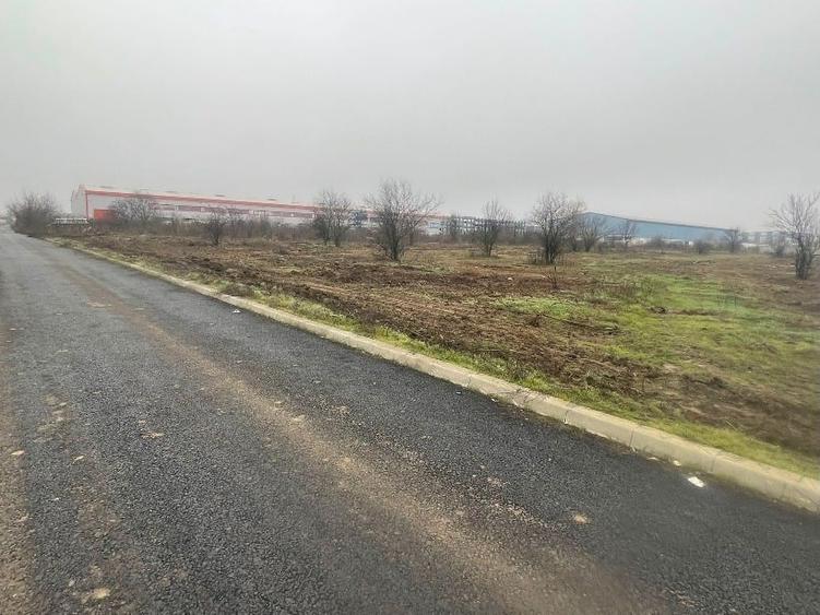 Teren Construcții intravilan de 5700 mp, în Central