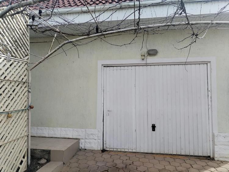 Casă cu 5 camere cu Canalizare în Central