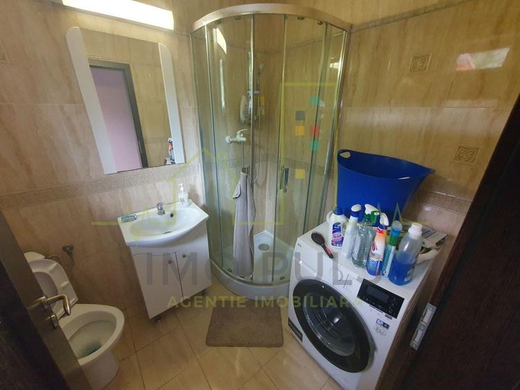 Casă individuală cu 10 camere cu Piscina în Soarelui