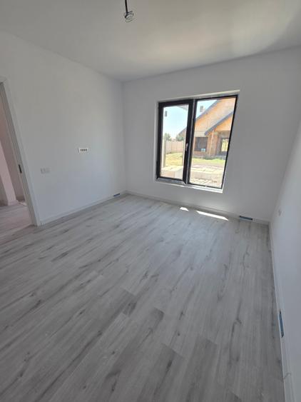 Casă individuală cu 5 camere cu Teren 410 Mp în Domnești